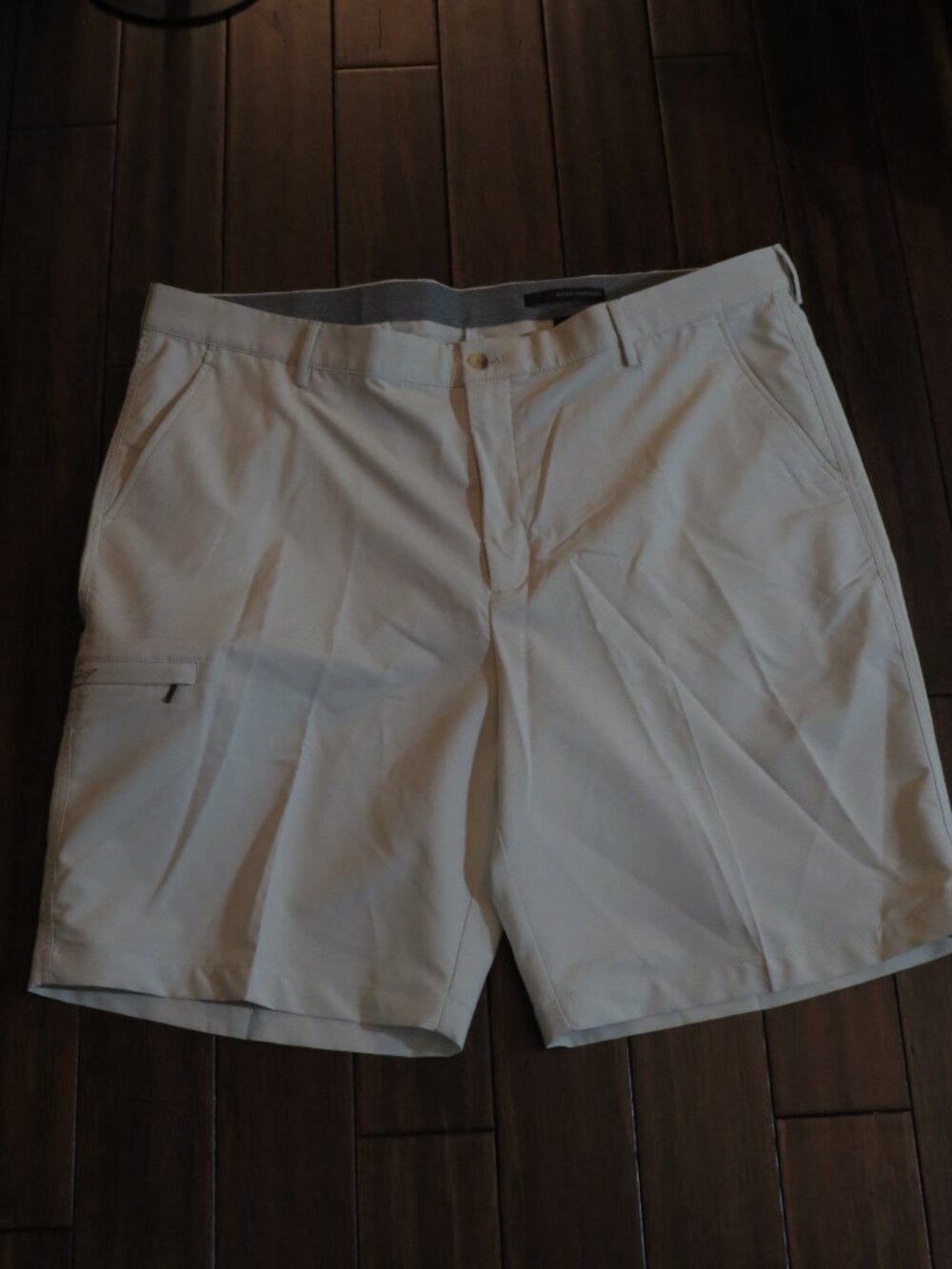 Greg Norman Size 42 Golf Shorts Light Khaki Great Preowned Condition